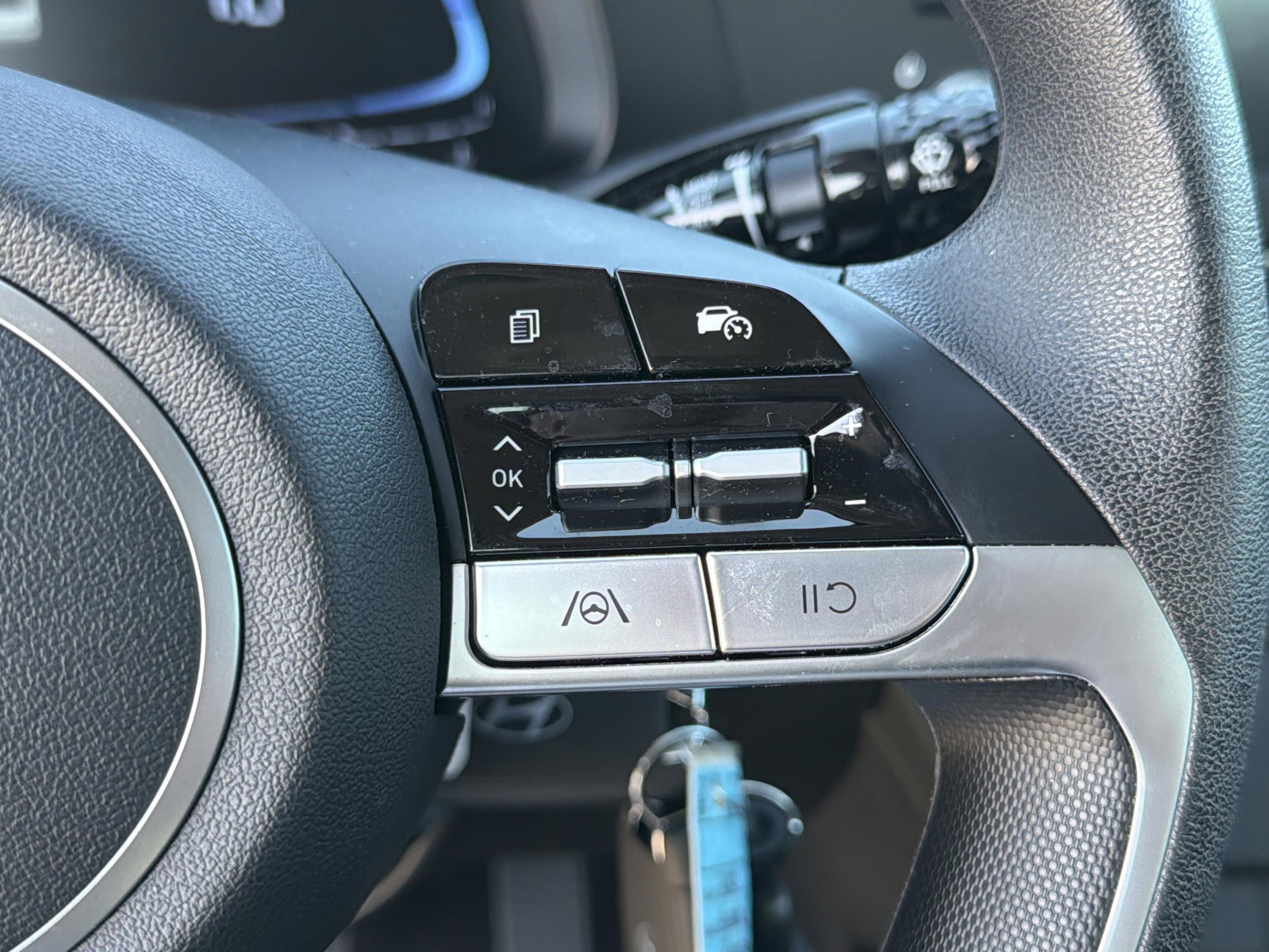 Used 2025 Hyundai Elantra SE image 17