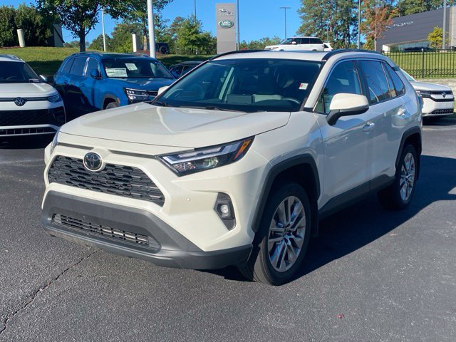 Used 2022 Toyota RAV4 XLE Premium AWD/4WD image 9