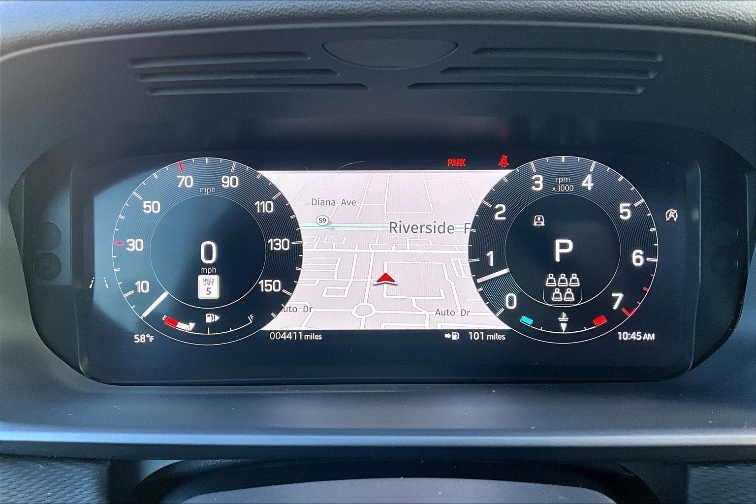 Used 2025 Land Rover Discovery Dynamic SE image 18