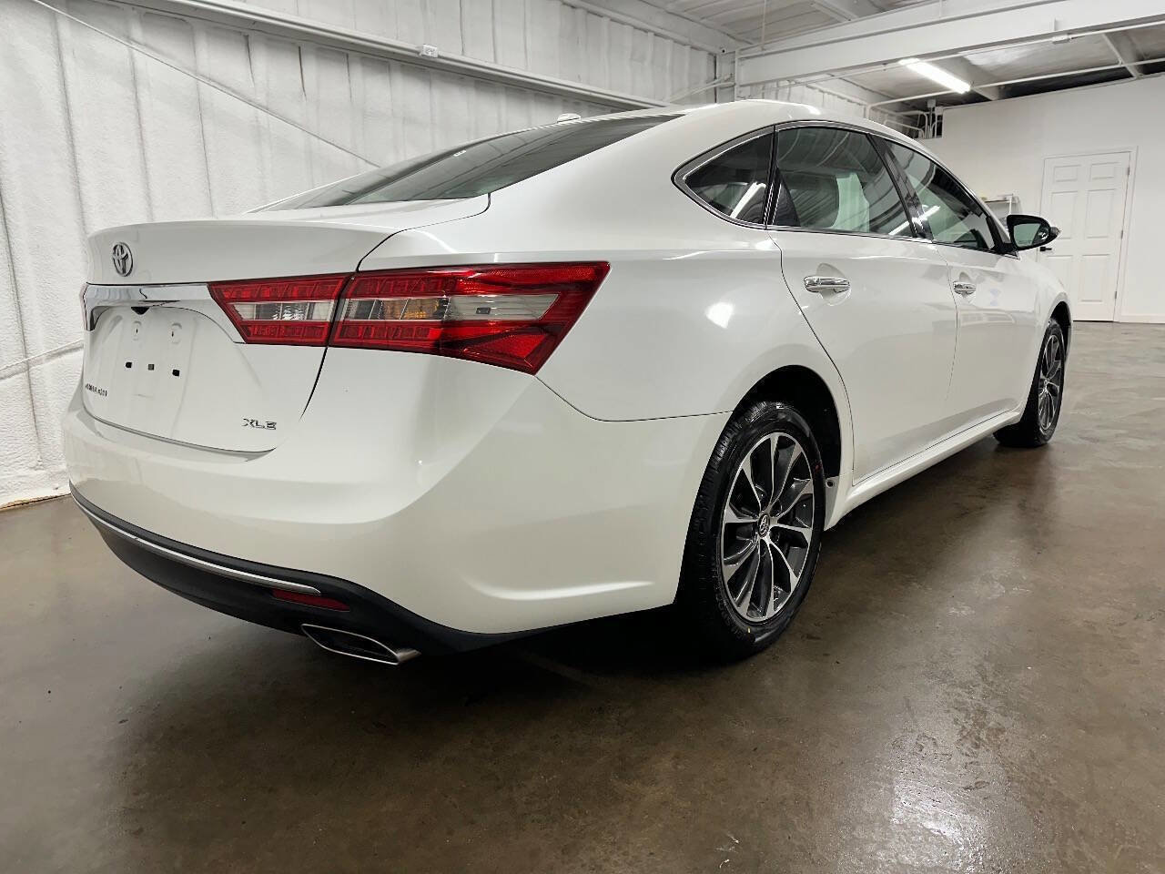 Used 2018 Toyota Avalon XLE image 8
