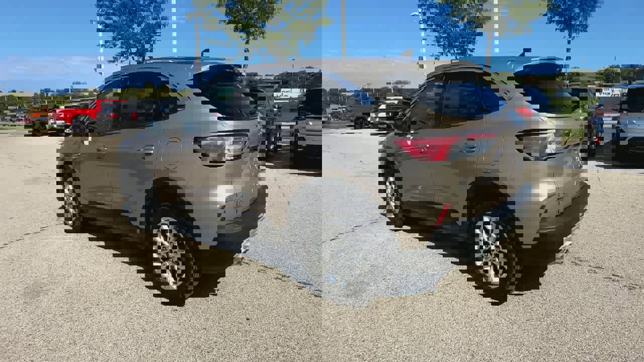 Used 2020 Ford Escape SE image 6