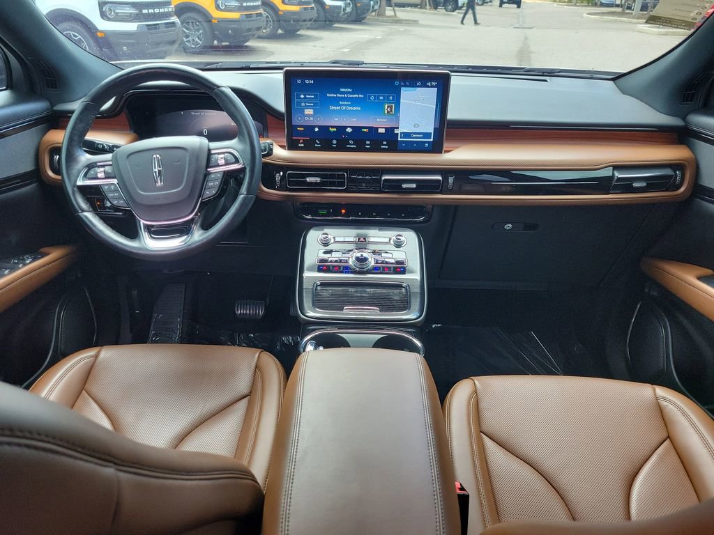 Used 2023 Lincoln Nautilus Reserve AWD/4WD image 10