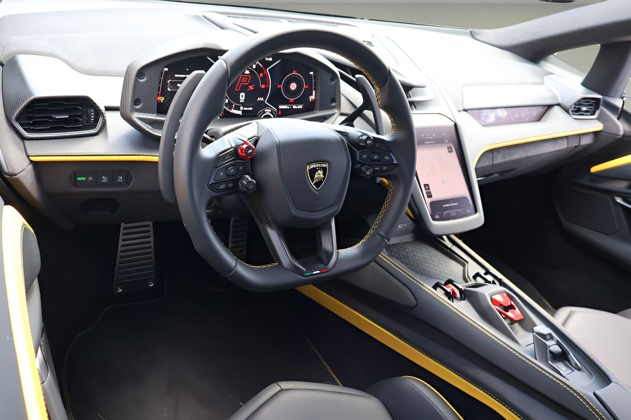 Used 2025 Lamborghini Revuelto AWD/4WD image 11