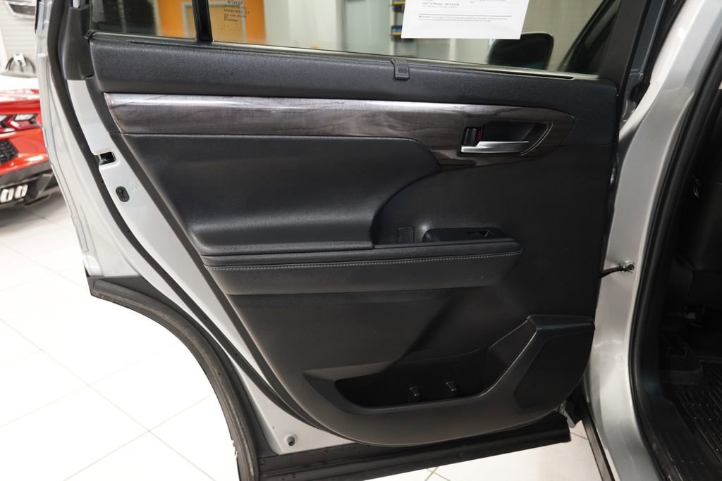 Used 2022 Toyota Highlander Platinum image 26