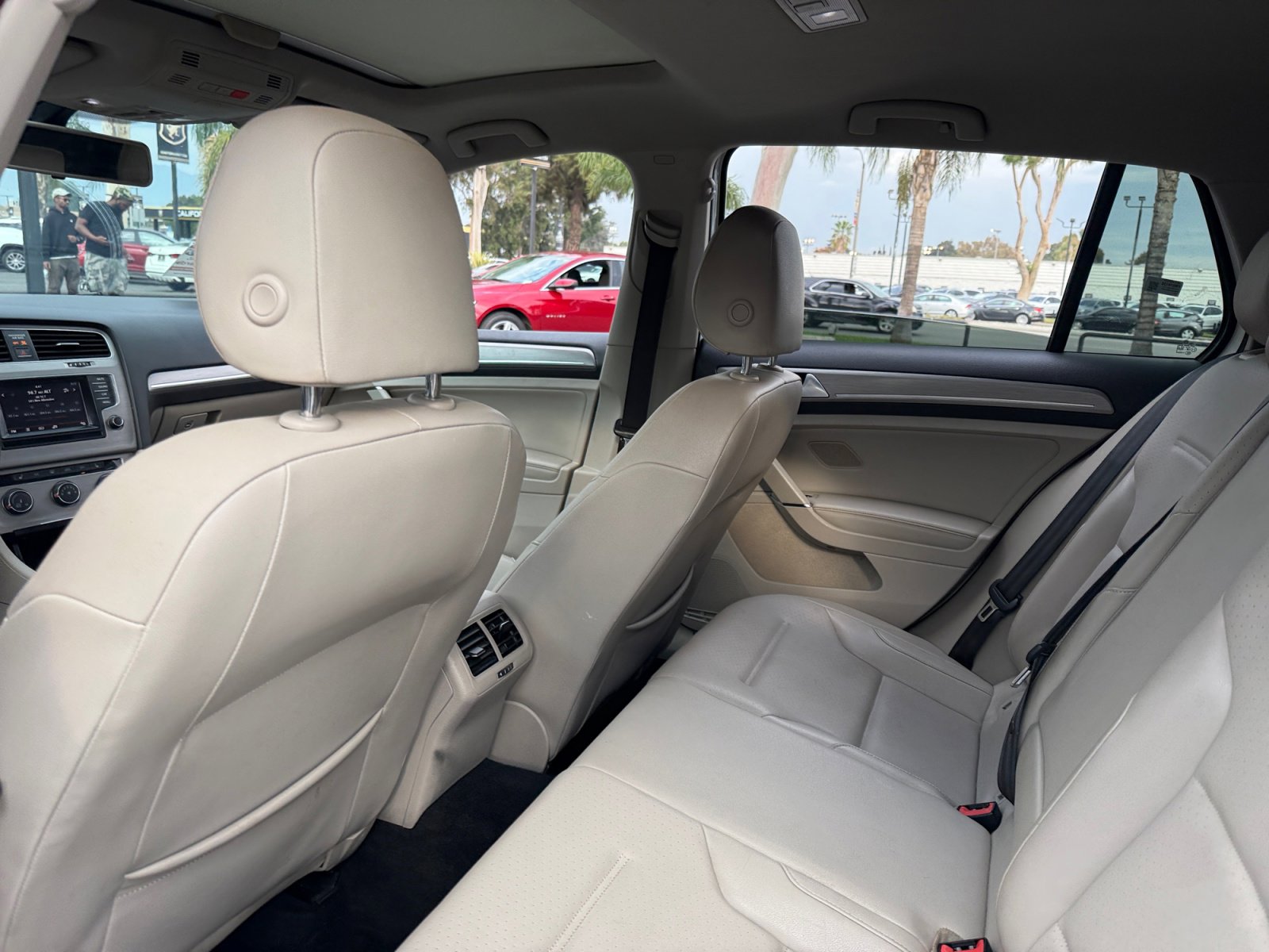 Used 2015 Volkswagen Golf SE w/ Lighting Package image 16