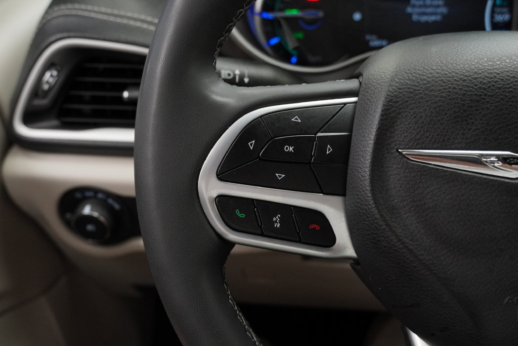 Used 2024 Chrysler Pacifica Limited FWD image 34