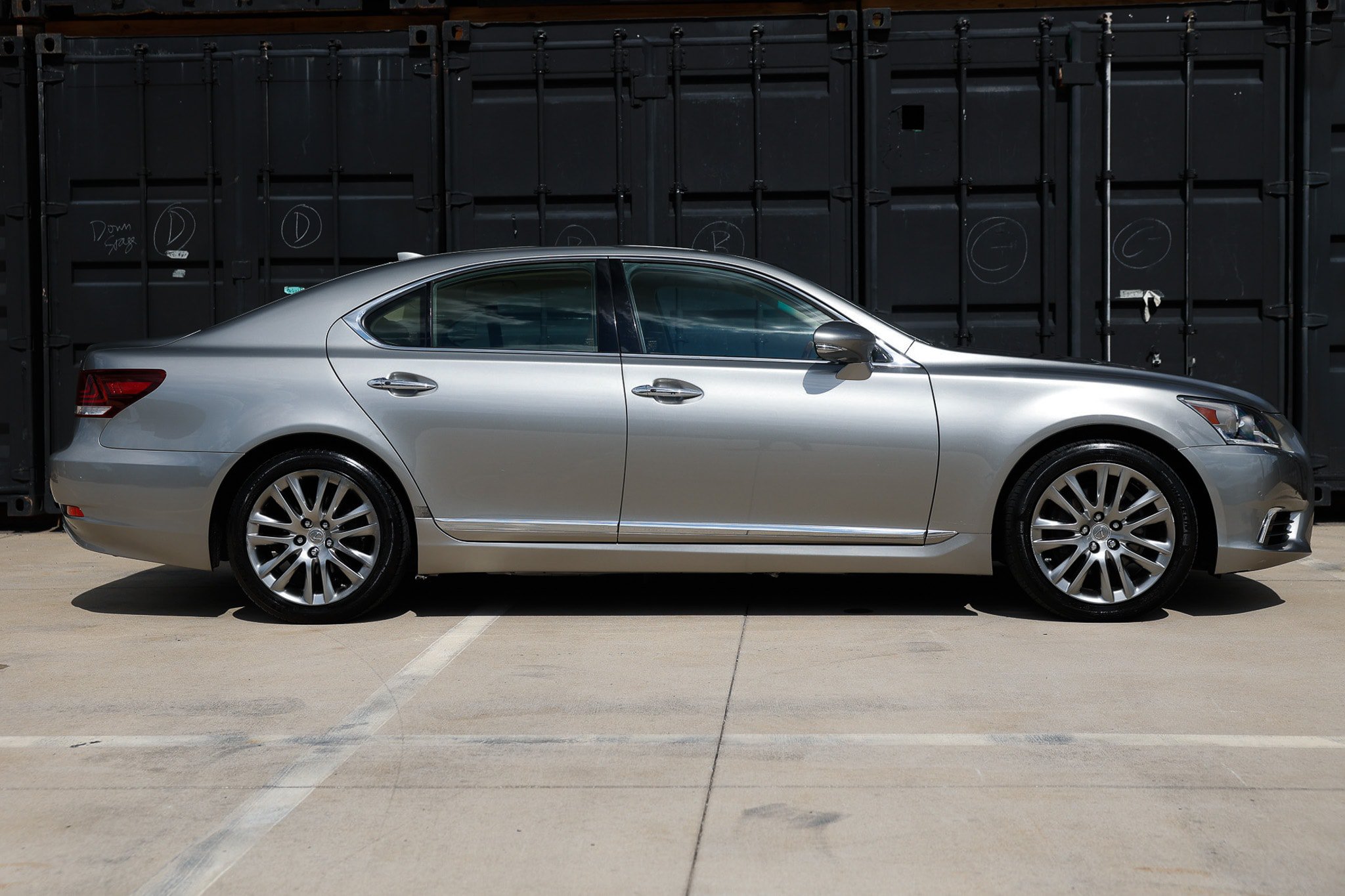 Used 2016 Lexus LS 460 w/ Comfort Package RWD image 18