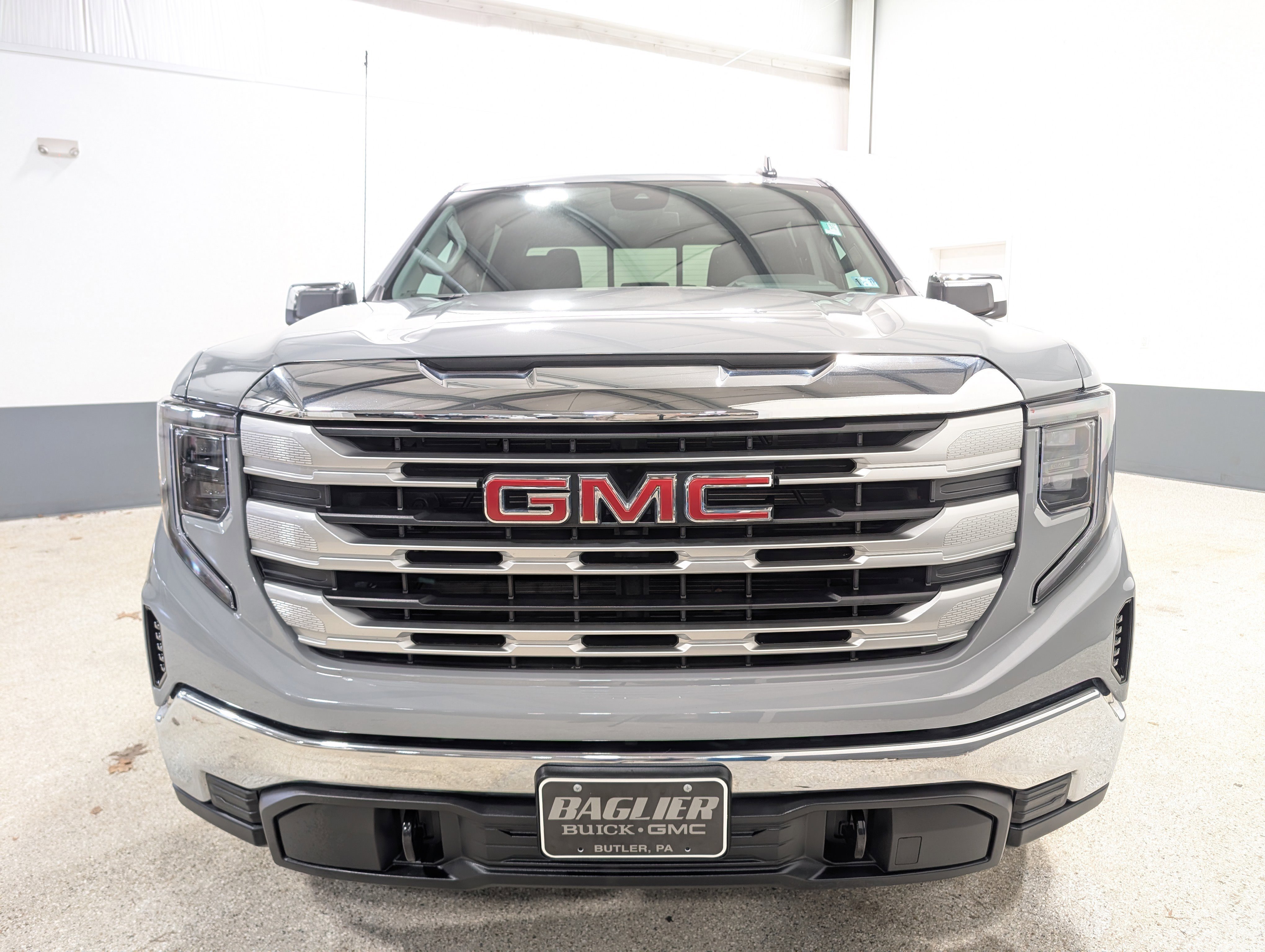 Used 2024 GMC Sierra 1500 SLE w/ Preferred Package image 8