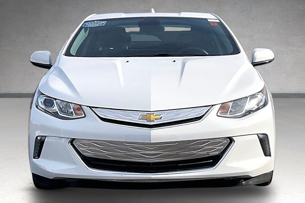 Used 2018 Chevrolet Volt LT FWD image 3