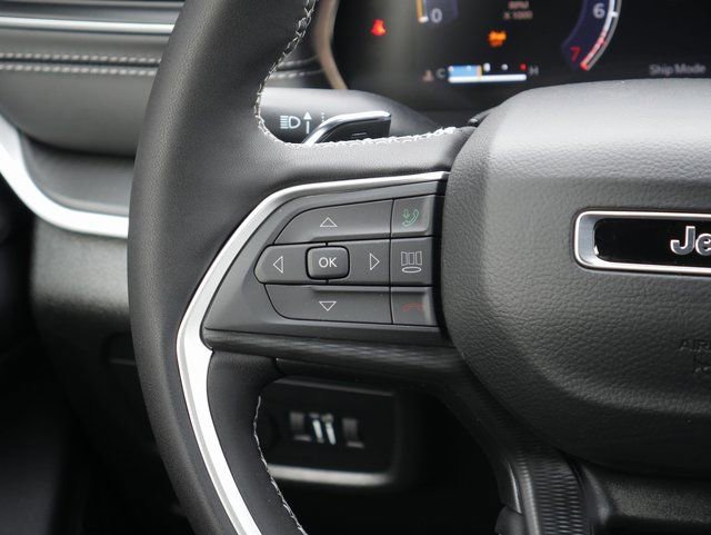 New 2025 Jeep Grand Cherokee Altitude image 16