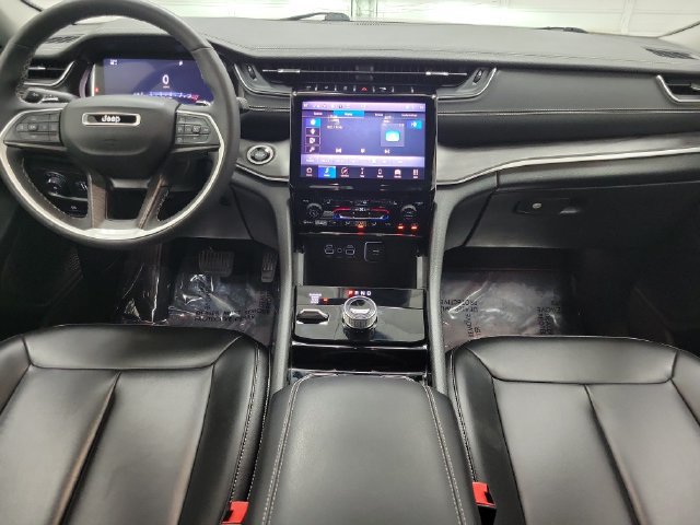 Used 2023 Jeep Grand Cherokee L Limited w/ Black Appearance Package AWD/4WD image 16