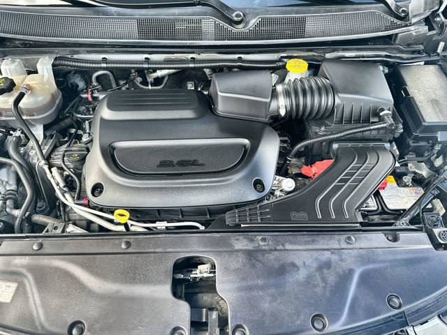 Used 2024 Chrysler Pacifica Touring-L image 18