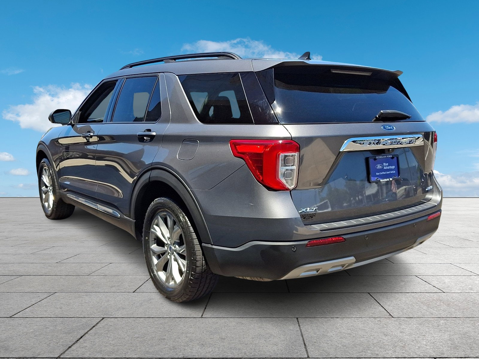Certified 2023 Ford Explorer XLT w/ Equipment Group 202A AWD/4WD image 4