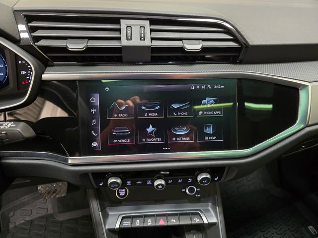 Used 2025 Audi Q3 2.0T Premium w/ Convenience Package image 21
