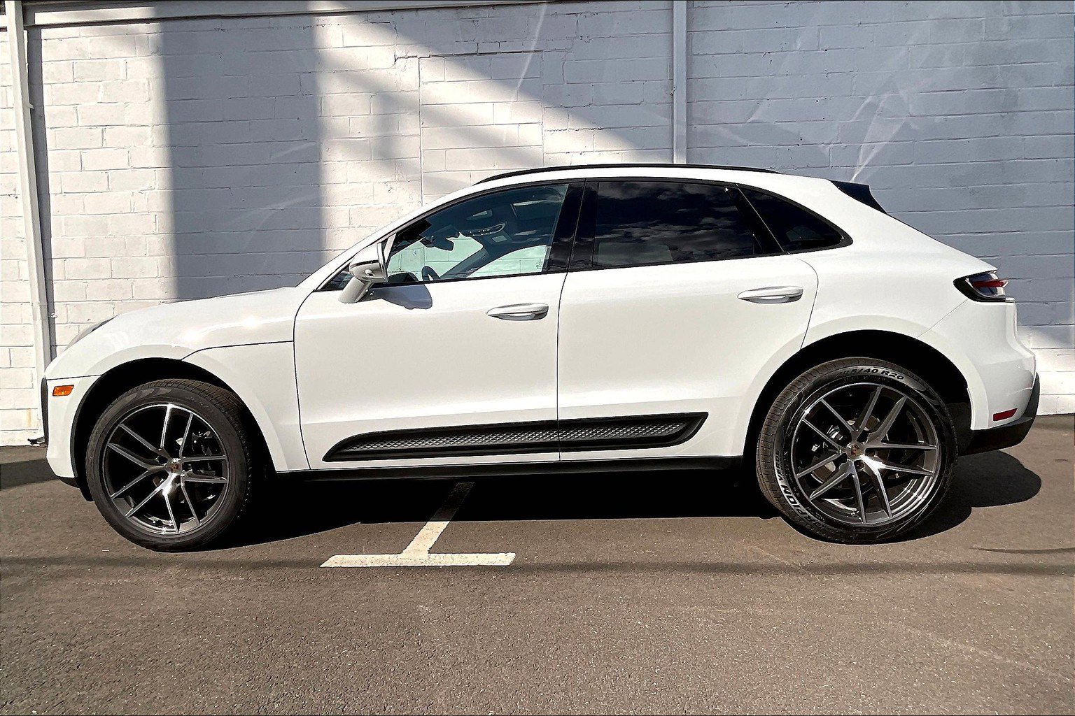 New 2026 Porsche Macan image 2