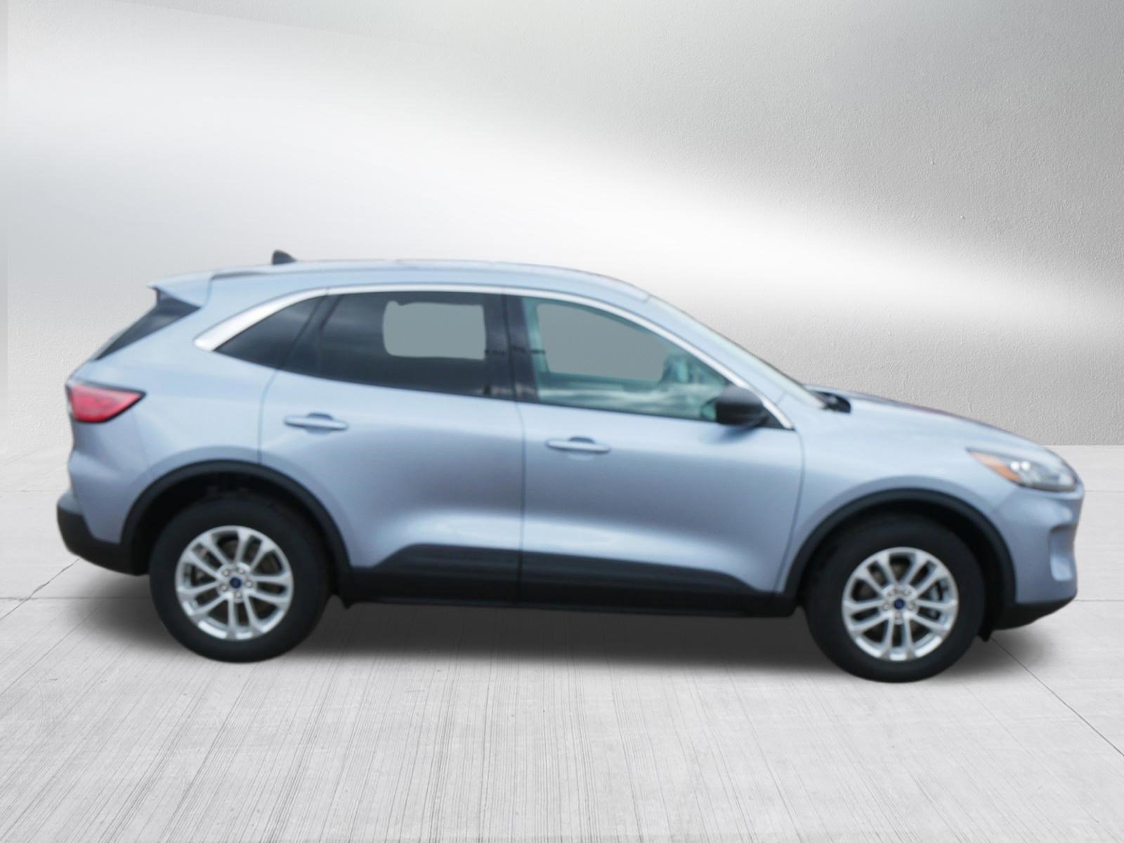 Certified 2022 Ford Escape SE w/ Cold Weather Package AWD/4WD image 8