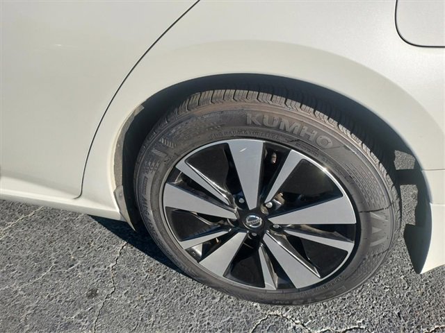 Used 2022 Nissan Altima 2.5 SV w/ SV Premium Package image 11