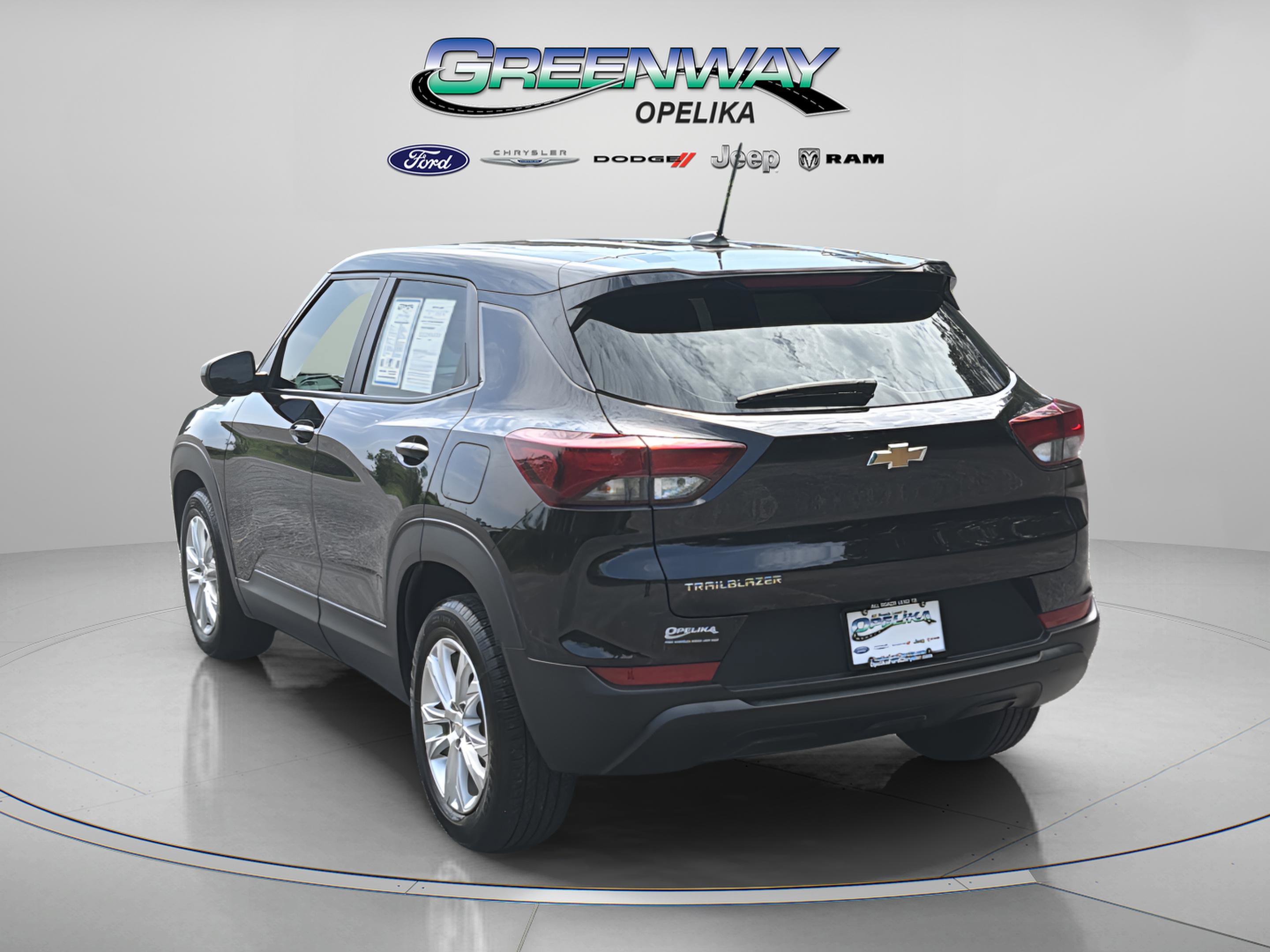 Used 2023 Chevrolet TrailBlazer LS FWD image 4