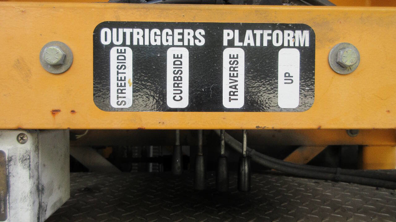 Used 2007 Ford F550 2WD Regular Cab Super Duty image 15