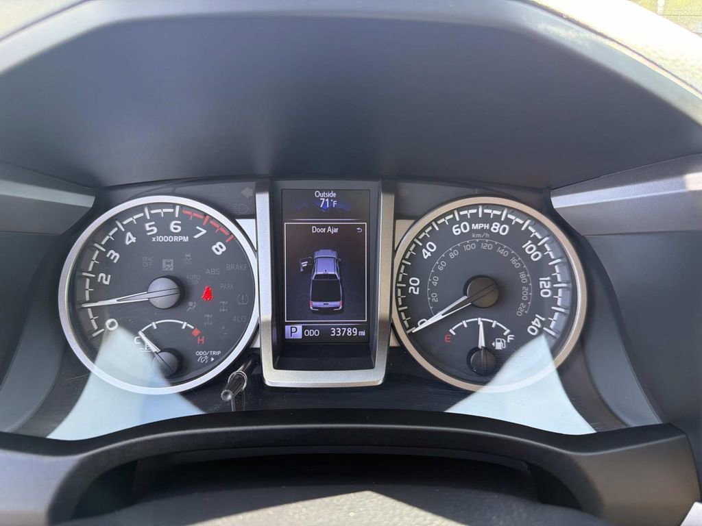 Used 2020 Toyota Tacoma SR5 AWD/4WD image 29