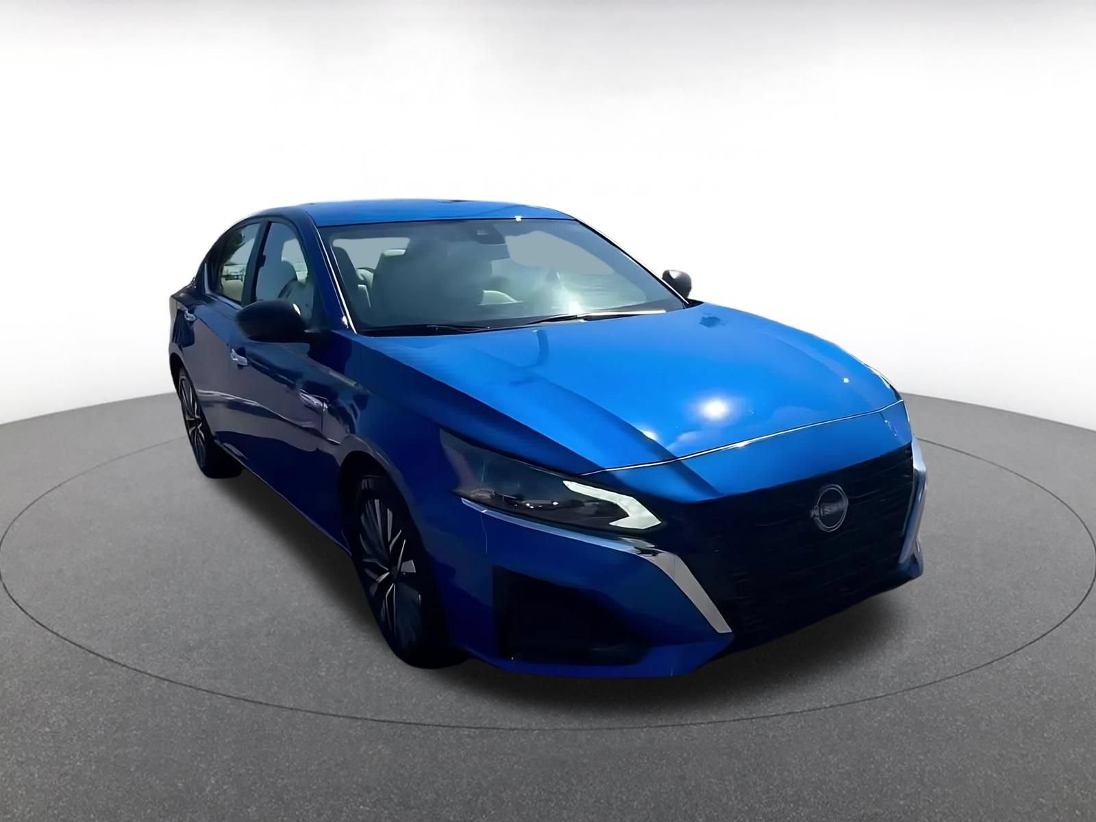 Used 2025 Nissan Altima 2.5 SV FWD image 3