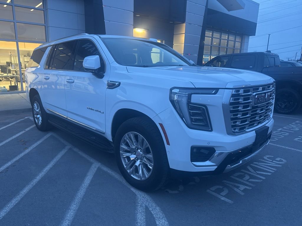 Used 2025 GMC Yukon XL Denali image 5