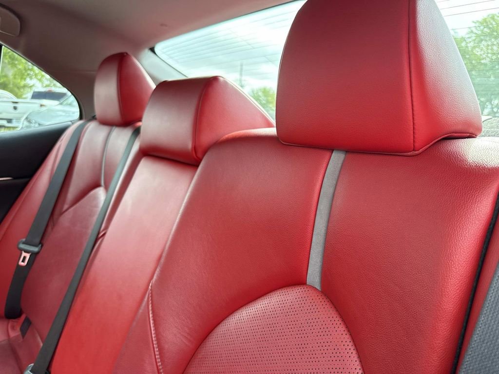 Used 2020 Toyota Camry XSE image 15