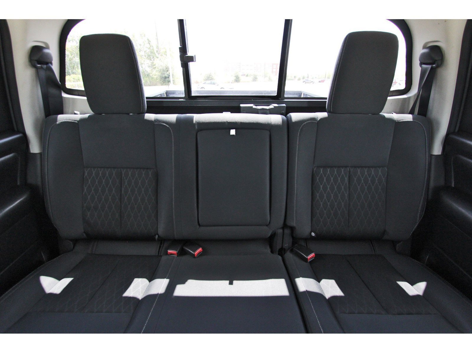 Used 2018 Nissan Titan SV AWD/4WD image 14