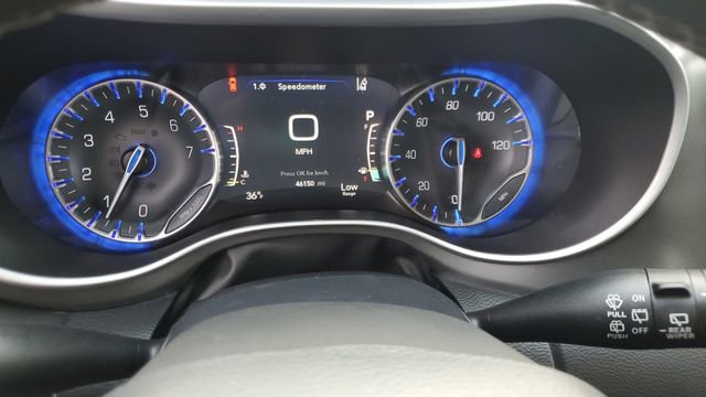 Certified 2025 Chrysler Pacifica Select image 13