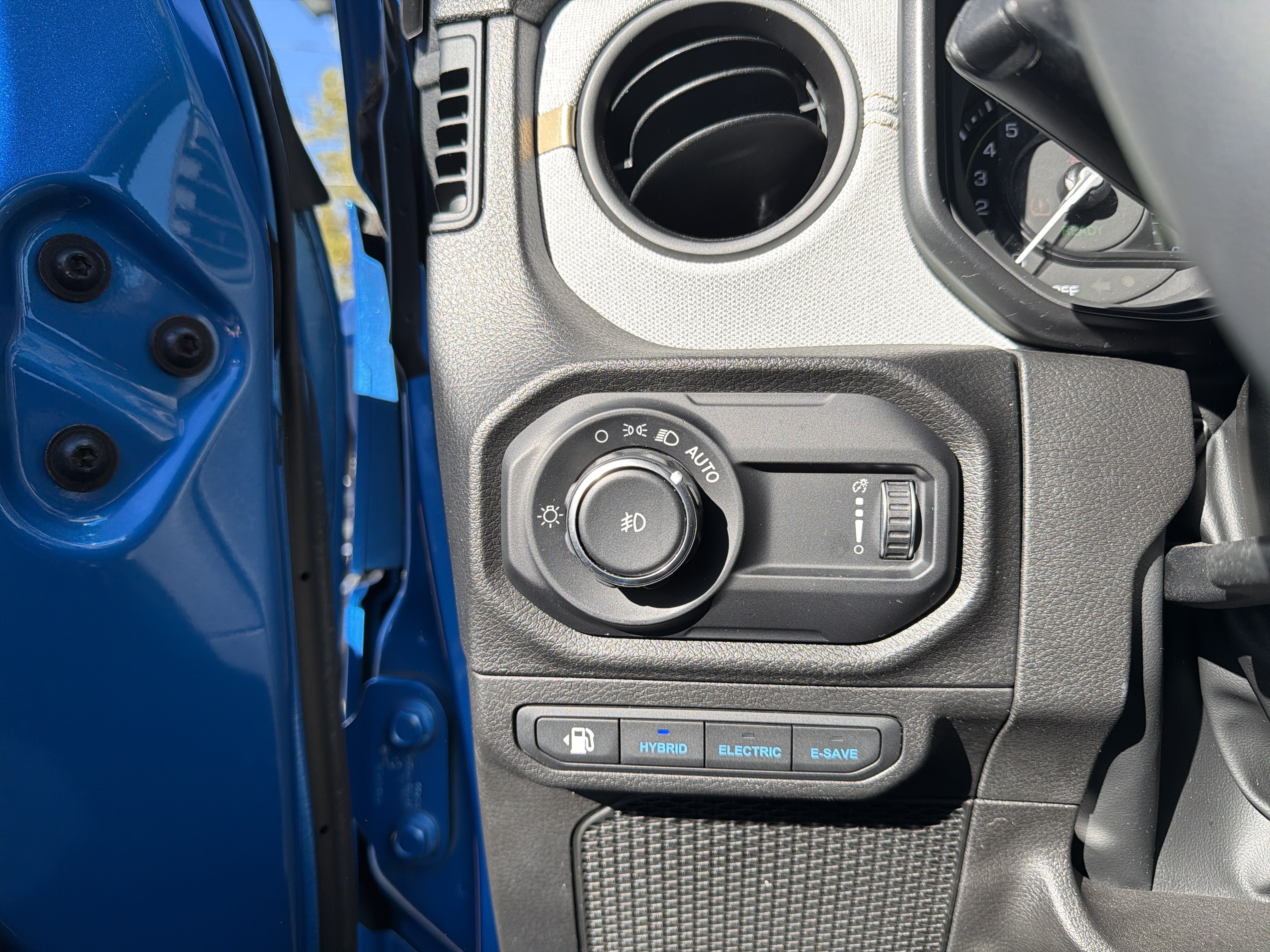 Used 2024 Jeep Wrangler Unlimited AWD/4WD image 16