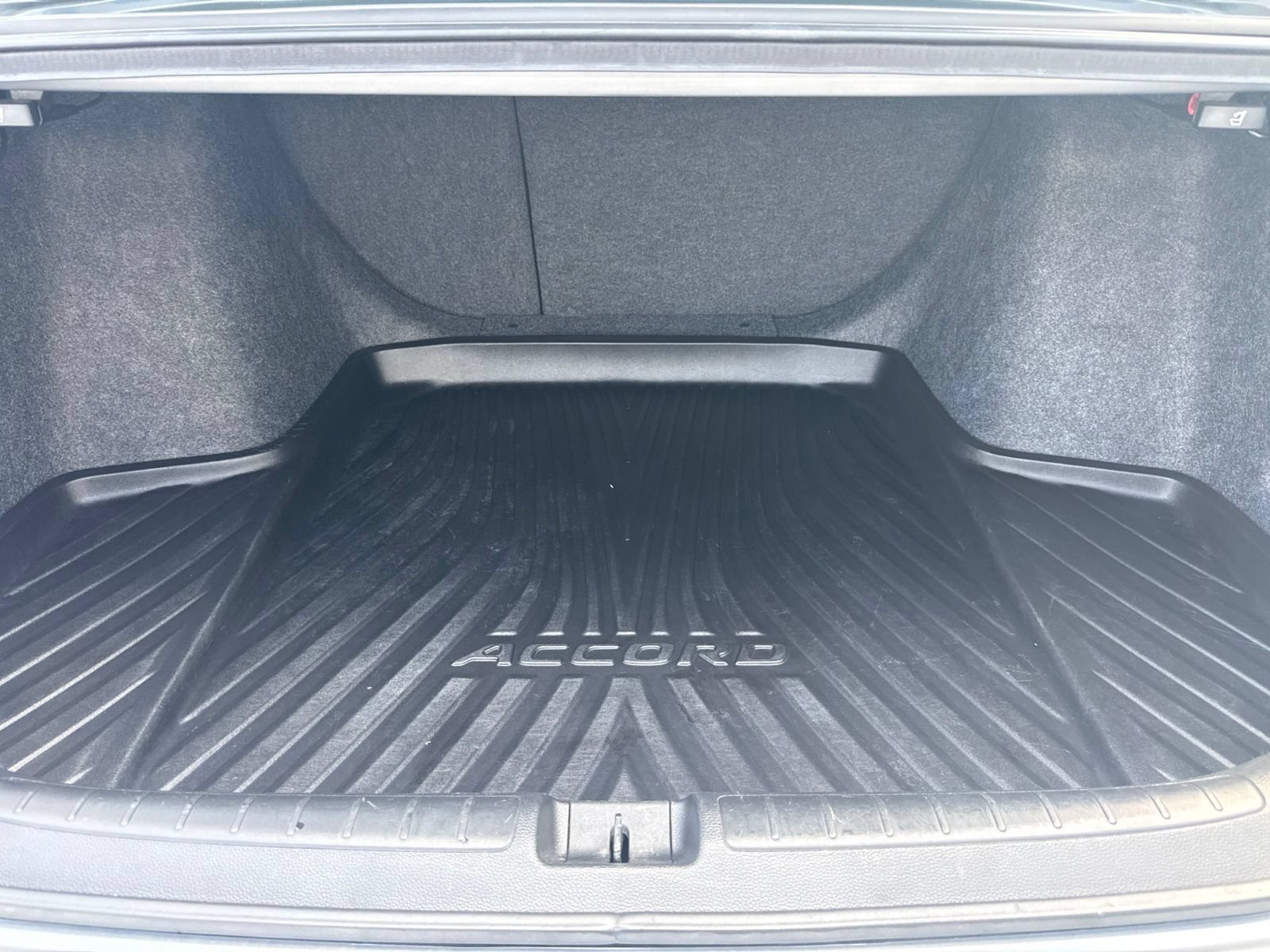 Used 2020 Honda Accord EX-L image 11