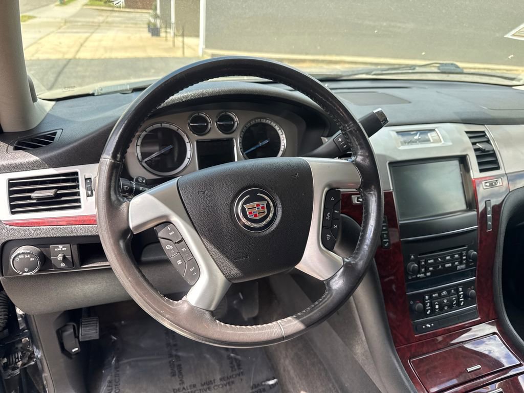 Used 2011 Cadillac Escalade EXT Luxury AWD/4WD image 22