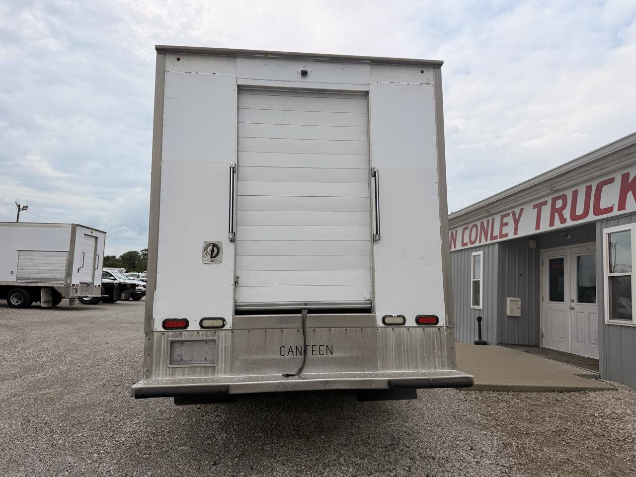 Used 2015 Chevrolet Express 4500 RWD image 5