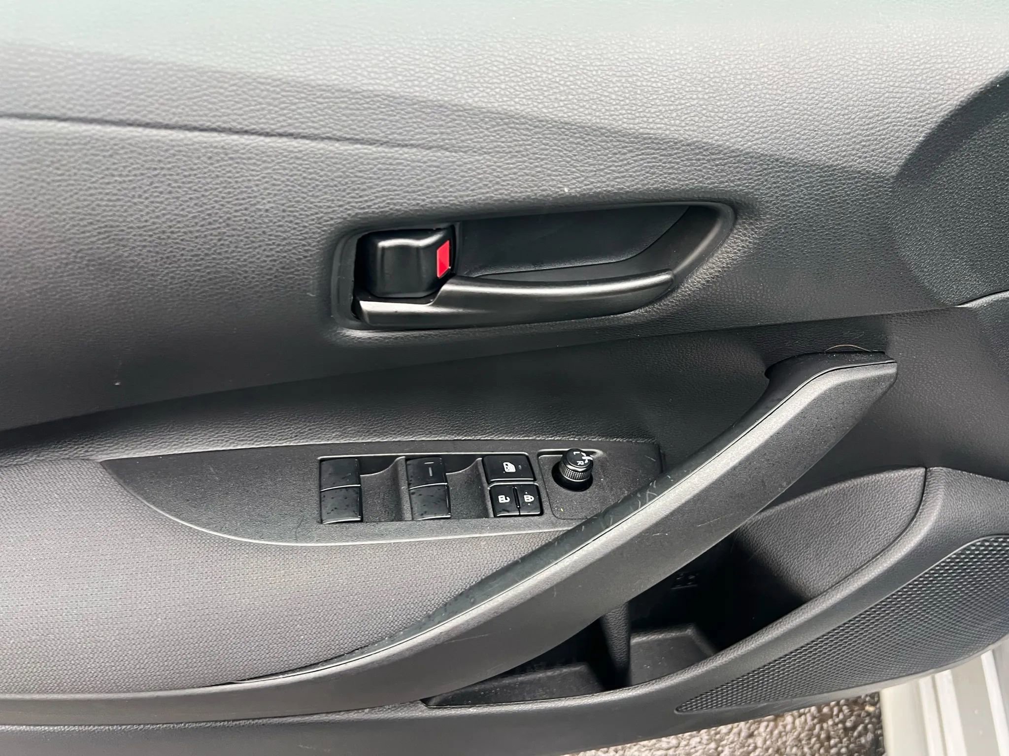 Used 2025 Toyota Corolla LE image 23