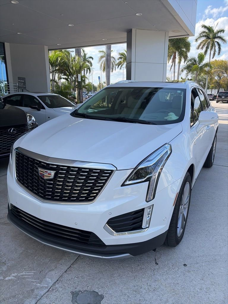 Used 2024 Cadillac XT5 Premium Luxury w/ Technology Package FWD image 3