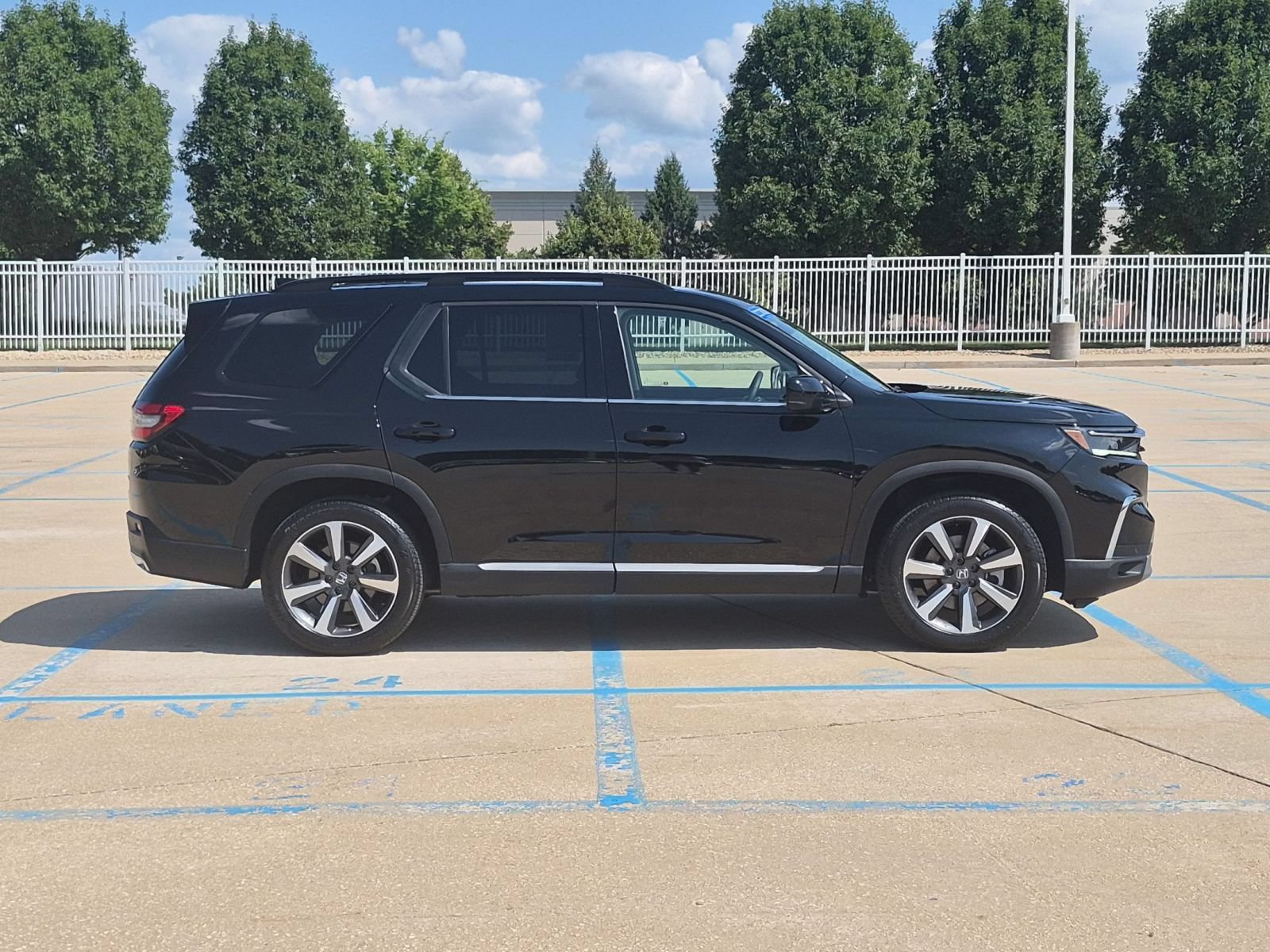 Certified 2025 Honda Pilot Elite image 5