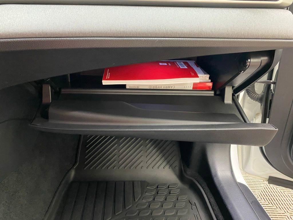 Used 2025 Toyota Camry LE w/ Convenience Package image 29