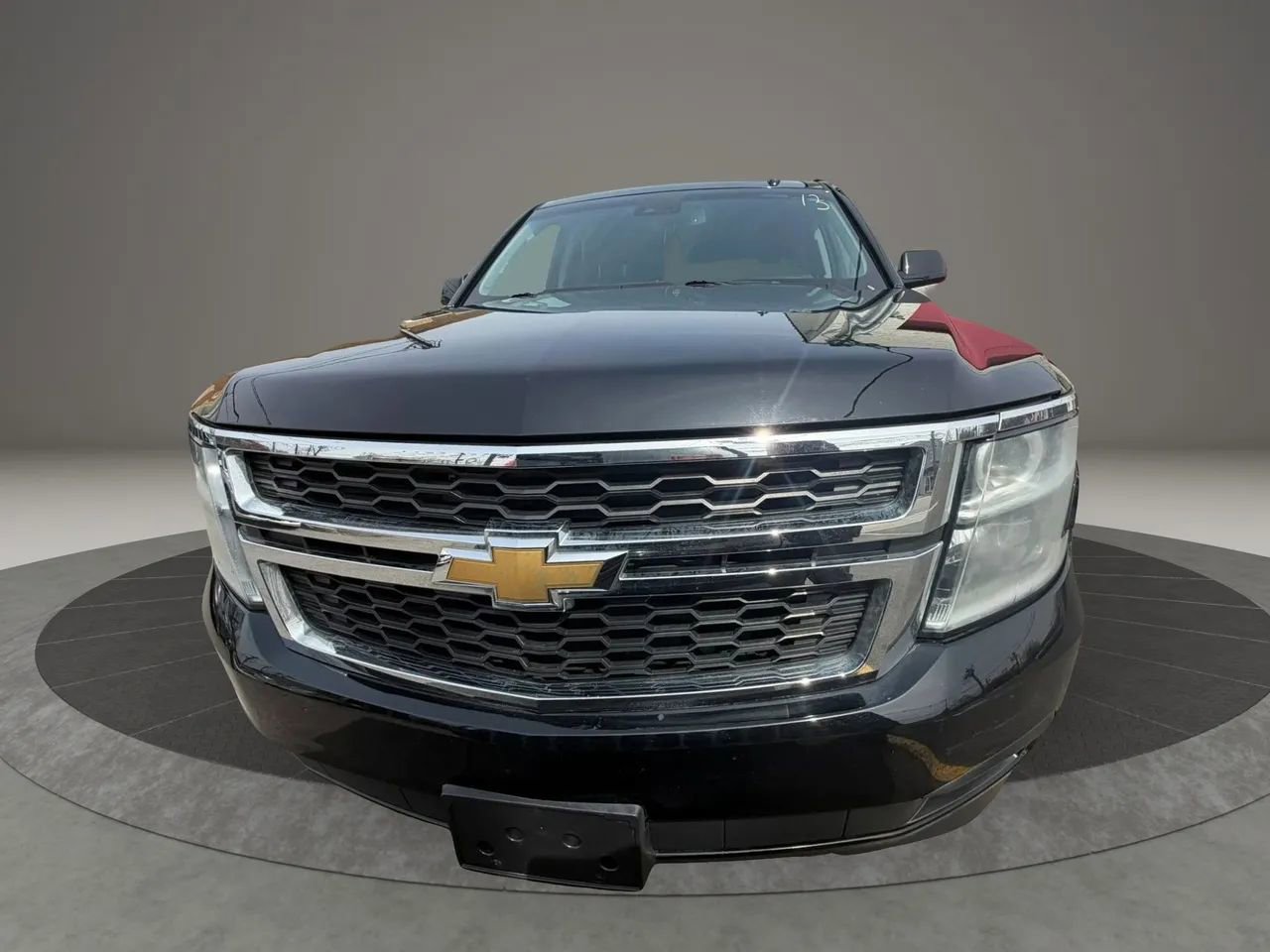 Used 2018 Chevrolet Suburban LT image 2