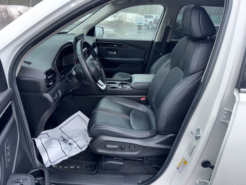 Used 2025 Honda Pilot Touring image 36