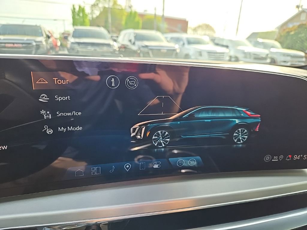 Used 2024 Cadillac Lyriq Luxury AWD/4WD image 37