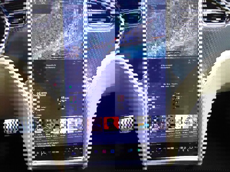 Used 2013 Tesla Model S Performance image 14