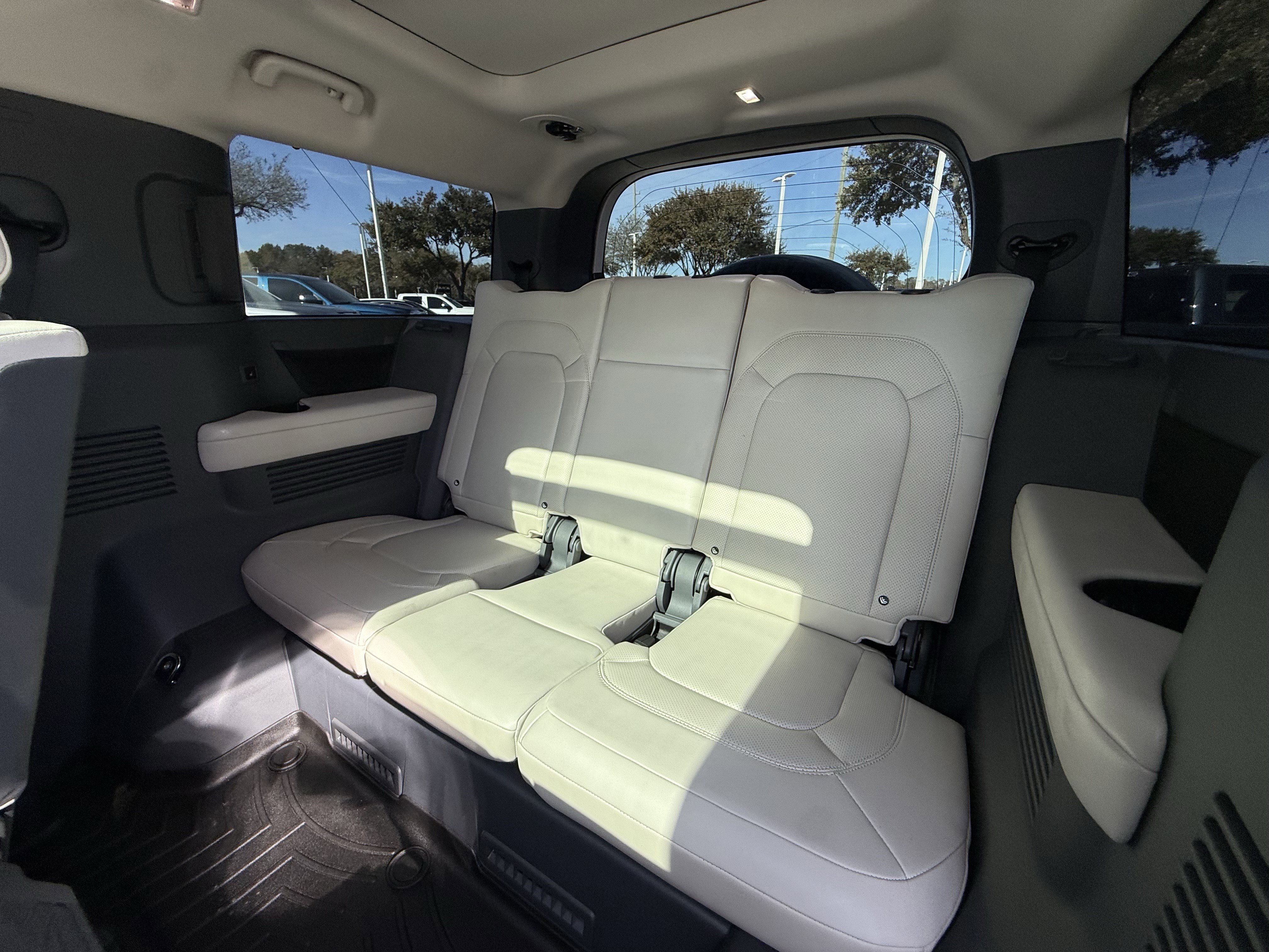 Used 2023 Land Rover Defender 130 First Edition image 30