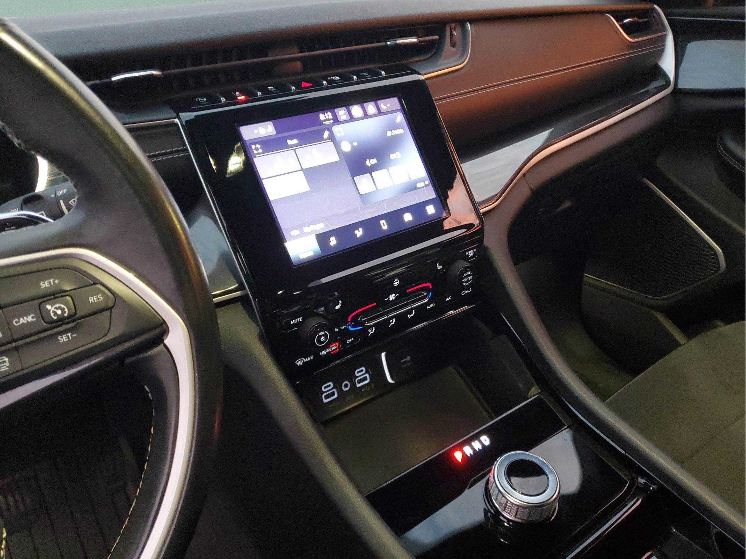 Certified 2022 Jeep Grand Cherokee L Laredo image 26