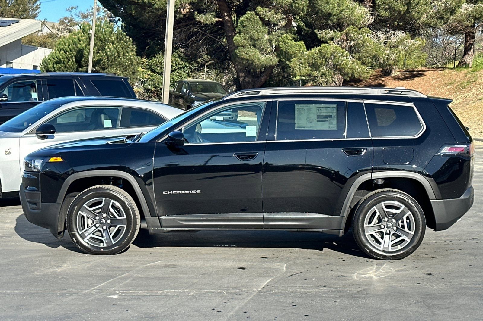New 2026 Jeep Cherokee Laredo image 7