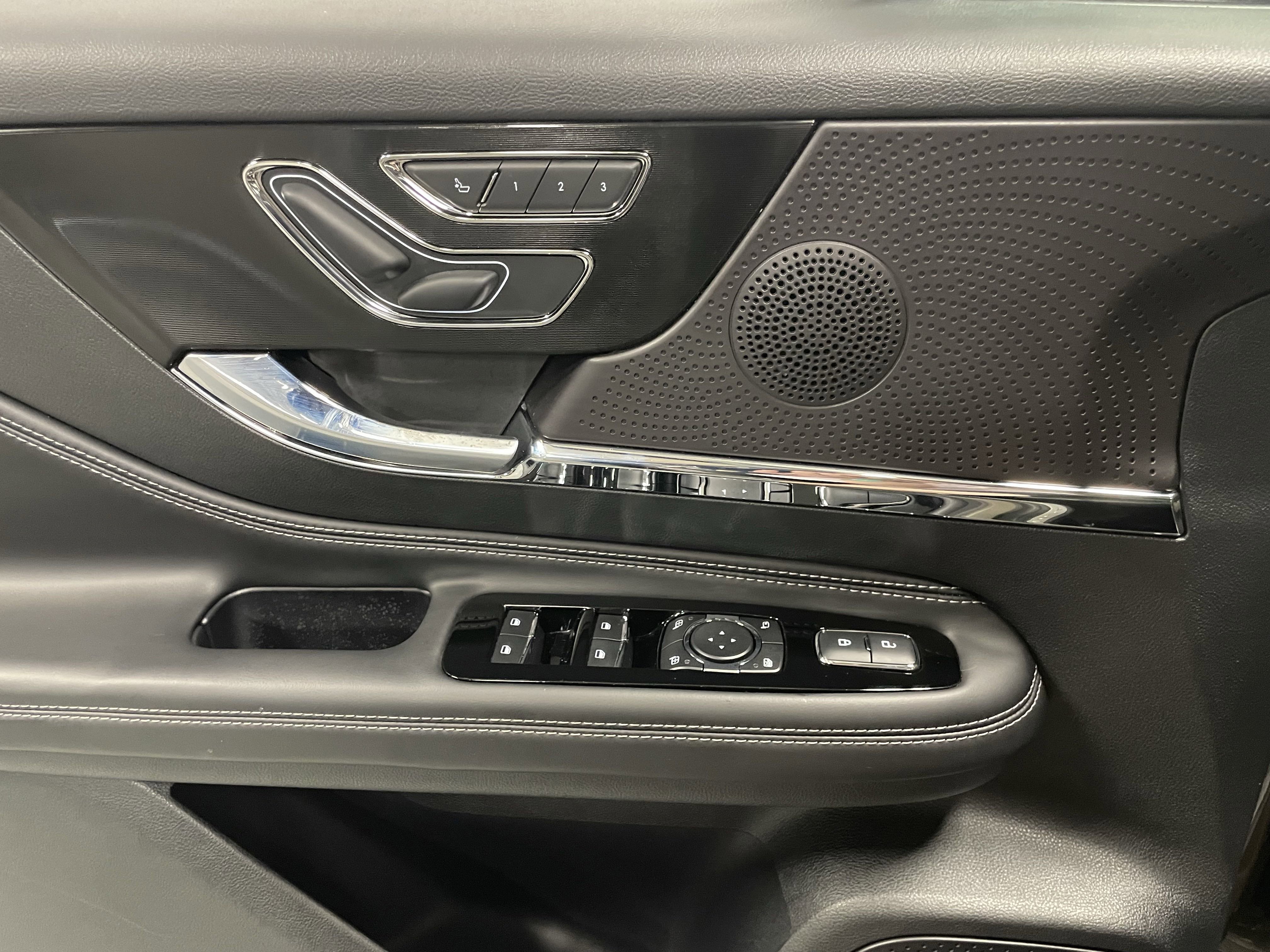 Used 2025 Lincoln Corsair AWD w/ Equipment Group 101A image 21