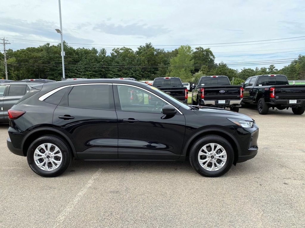 Used 2023 Ford Escape Active AWD/4WD image 2