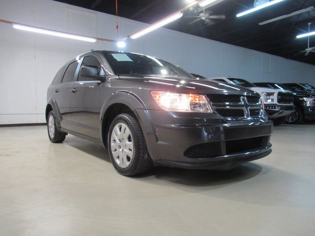 Used 2019 Dodge Journey SE image 2