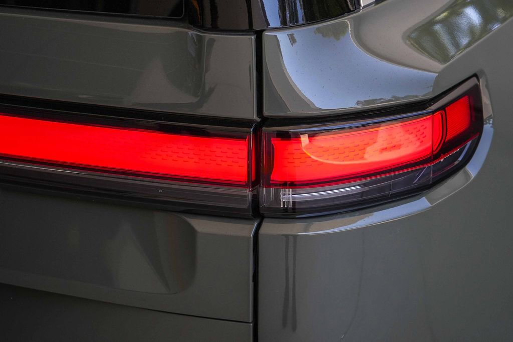 Used 2024 Rivian R1S Launch Edition AWD/4WD image 7