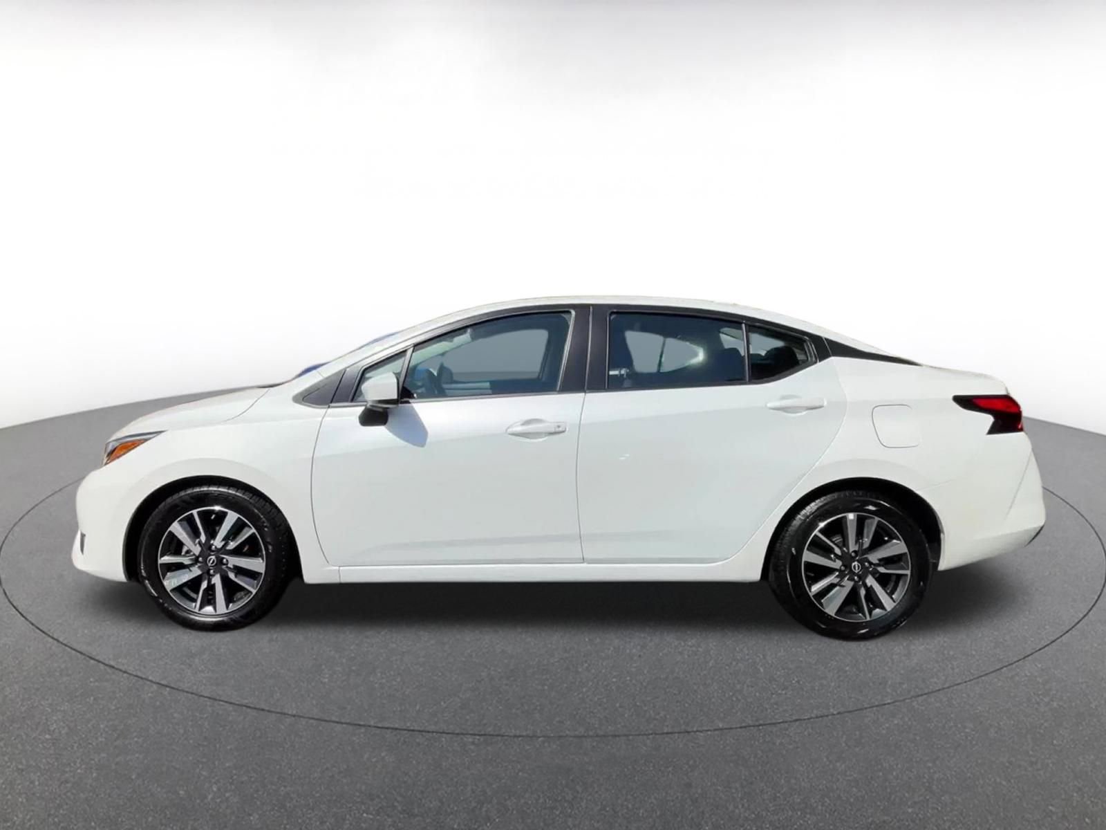 Used 2025 Nissan Versa SV FWD image 9