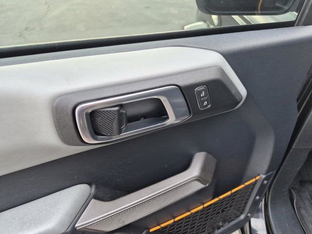 Used 2022 Ford Bronco Badlands image 11